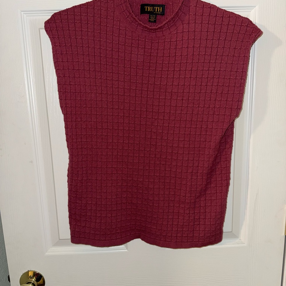 Truth Sleeveless Textured Top in Burgundy